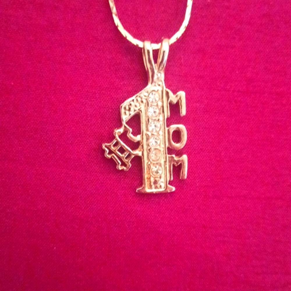 #1 Mom pendant with snake chain
